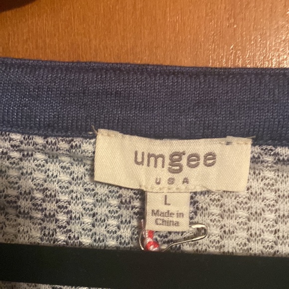 UMGEE NWT Dusty Blue&White Leopard Long Sleeve Button Front Top Large - Picture 4 of 12